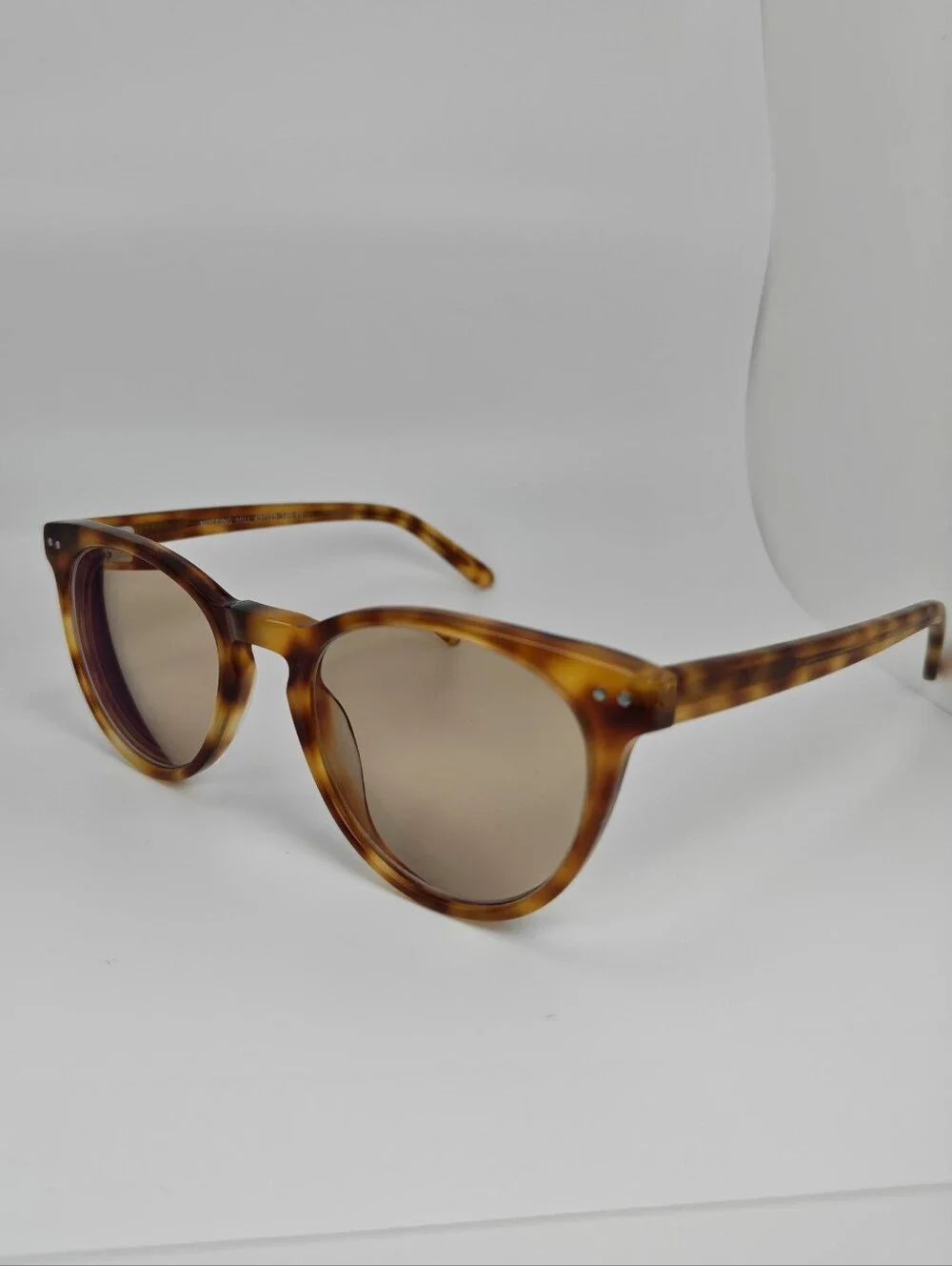 Notting Hill. Feminine. Tortoiseshell Round. Slight Cat Eye Shape.
